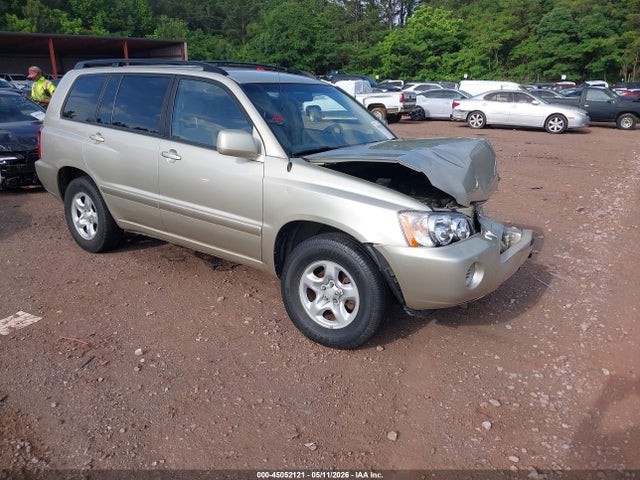 Salvage Toyota Highlander Image