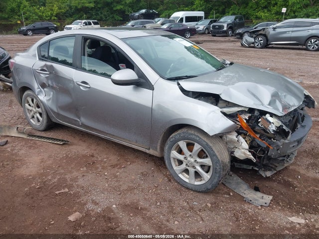 Salvage Mazda Mazda3 Image