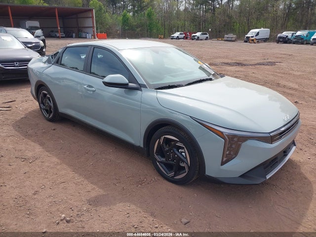 Salvage Kia K4 Image
