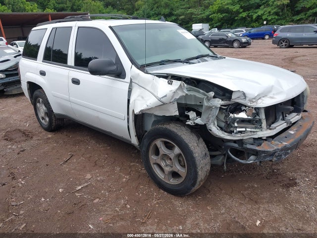 Salvage Chevrolet Trailblazer Image