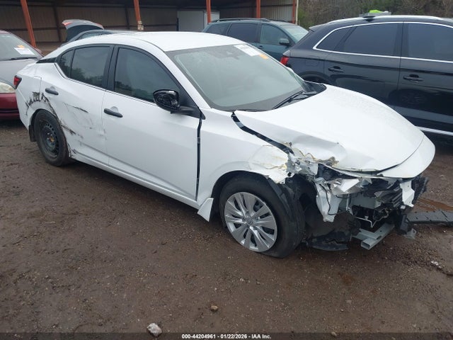 Salvage Nissan Sentra Image