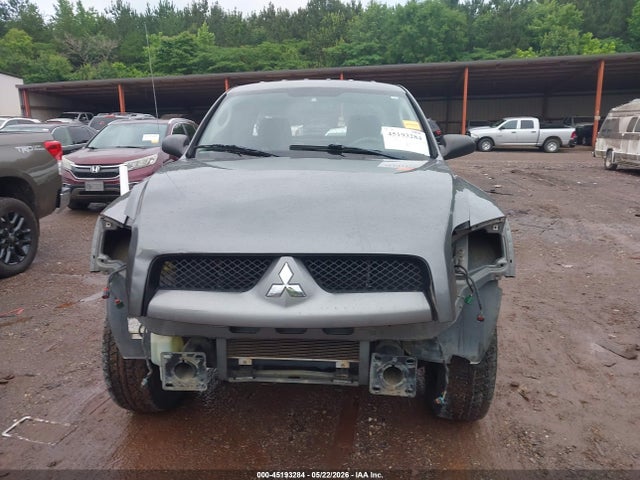 Mitsubishi Raider Ls