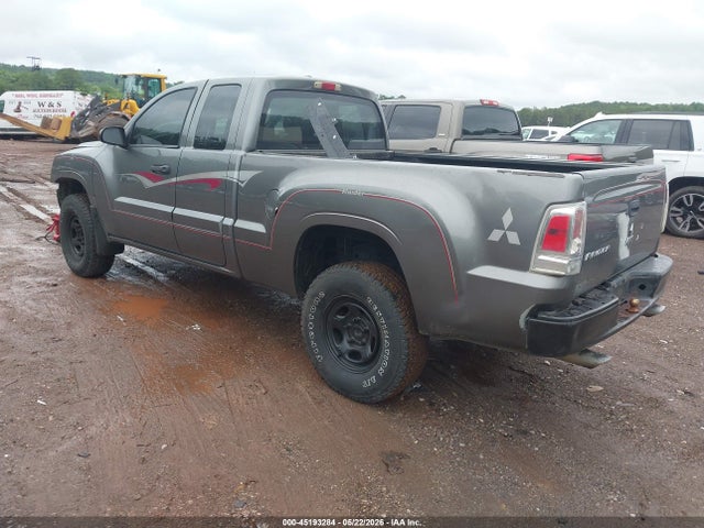 Mitsubishi Raider Ls