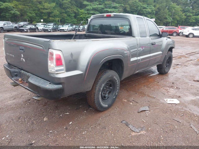 Mitsubishi Raider Ls