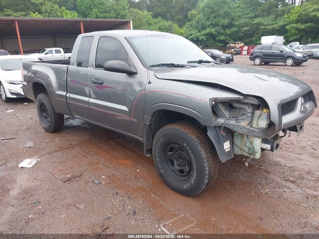 Salvage Mitsubishi Raider Image