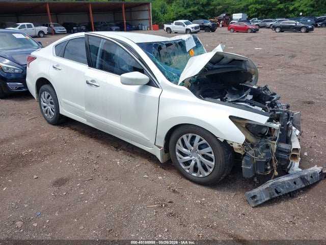 Salvage Nissan Altima Image