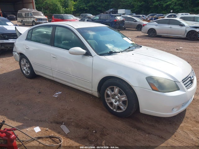 Salvage Nissan Altima Image