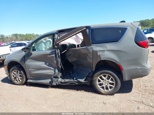 Chrysler Pacifica Touring L