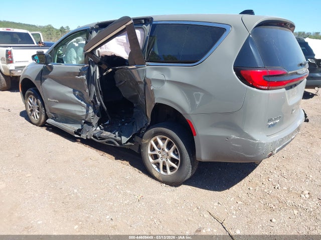 Chrysler Pacifica Touring L