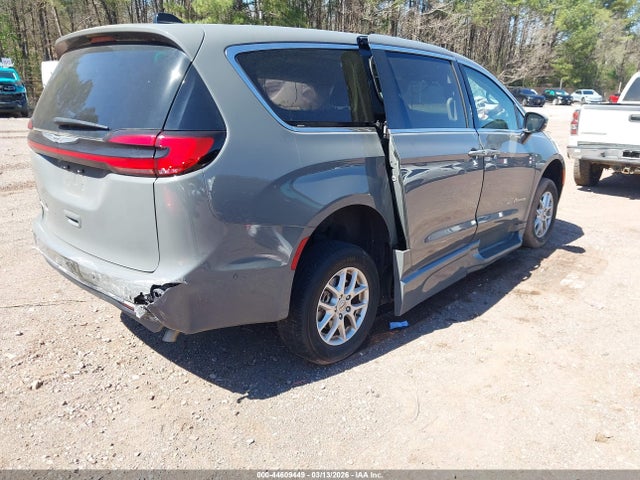 Chrysler Pacifica Touring L