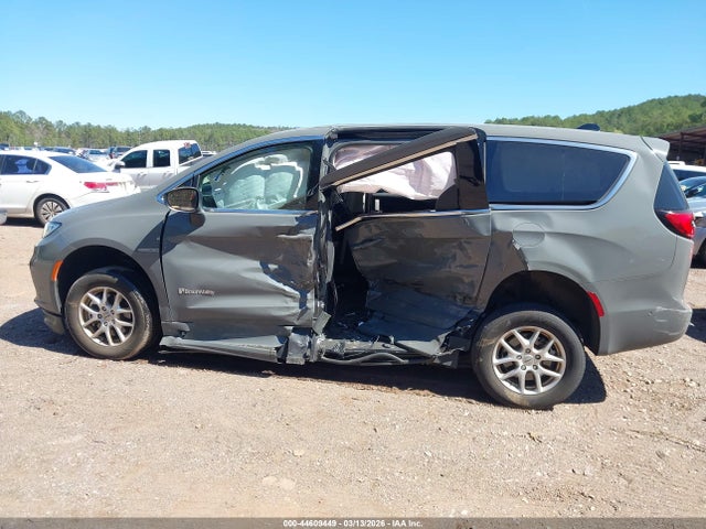 Chrysler Pacifica Touring L