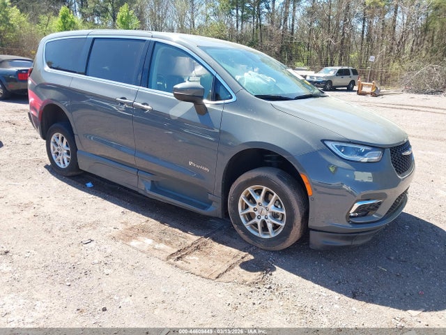 Salvage Chrysler Pacifica Image
