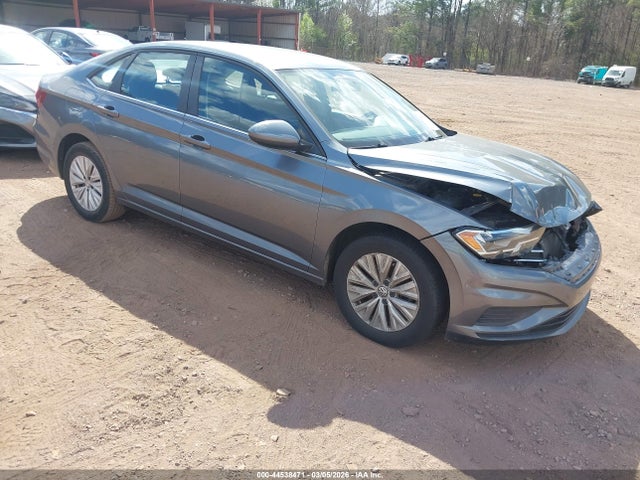 Salvage Volkswagen Jetta Image