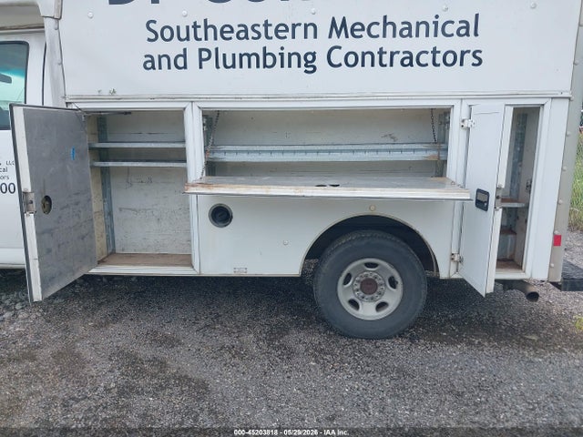 General Motors Savana Cutaway Work Van