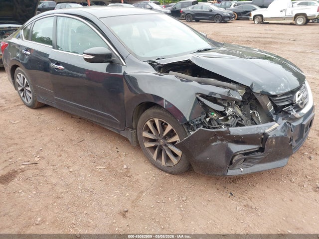 Salvage Nissan Altima Image