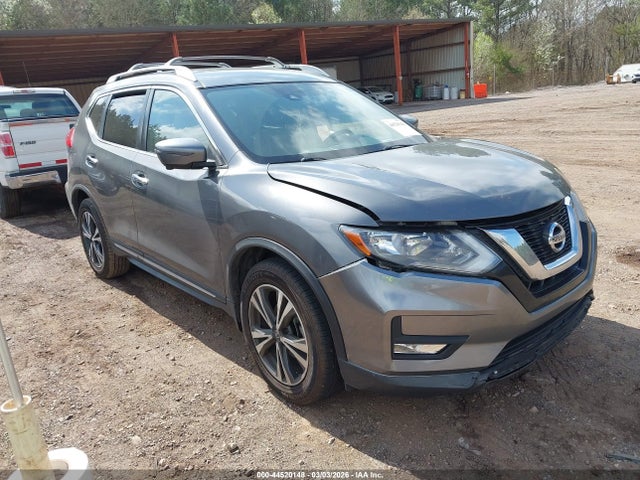 Salvage Nissan Rogue Image