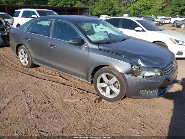 Salvage Volkswagen Passat Image