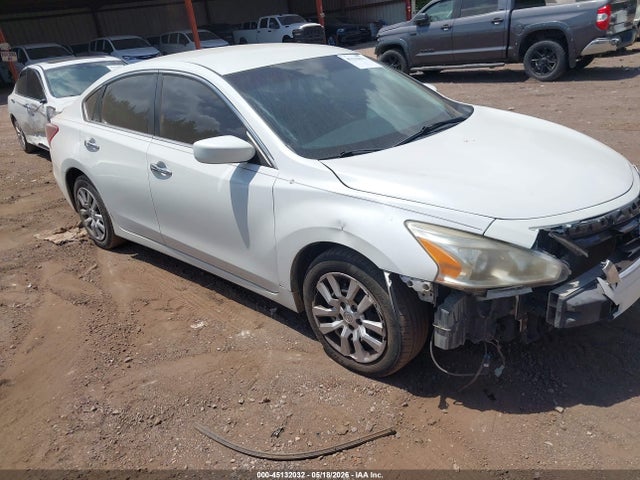Salvage Nissan Altima Image