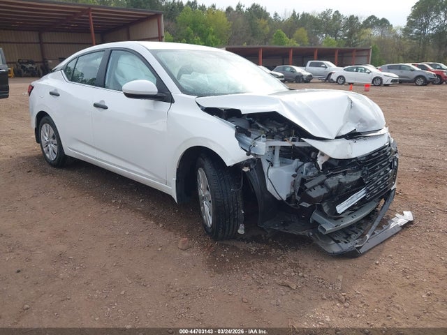 Salvage Nissan Sentra Image