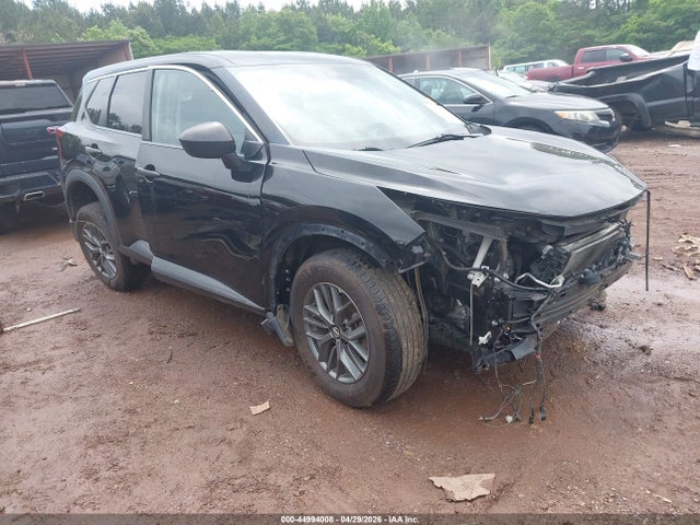 Salvage Nissan Rogue Image