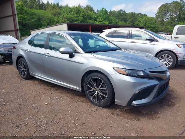 Salvage Toyota Camry Image