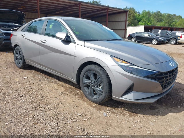 Salvage Hyundai ELANTRA Image