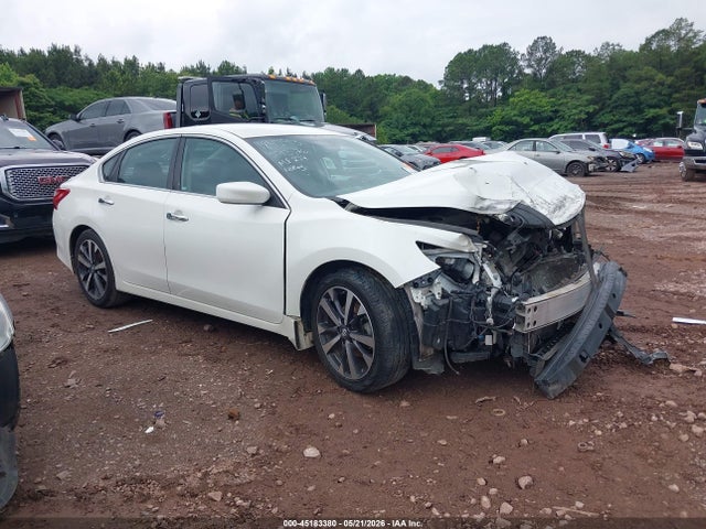 Salvage Nissan Altima Image