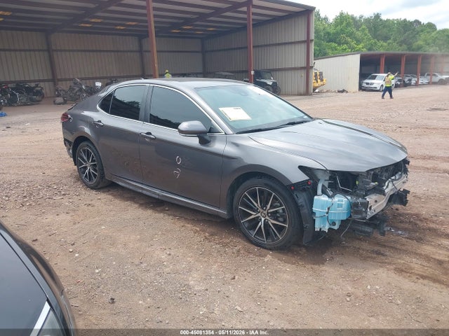 Salvage Toyota Camry Image