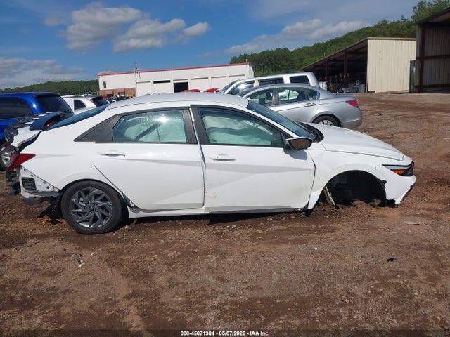 Hyundai ELANTRA Sel