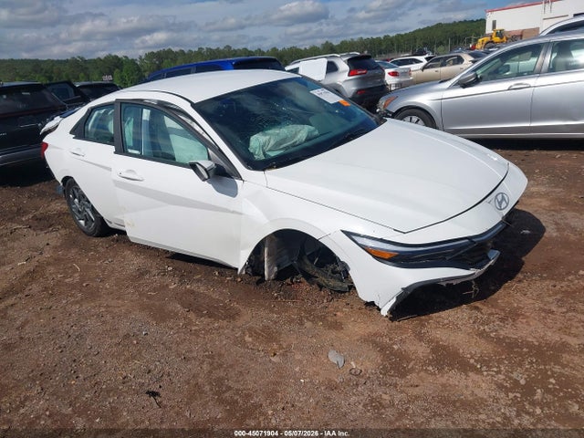 Salvage Hyundai ELANTRA Image