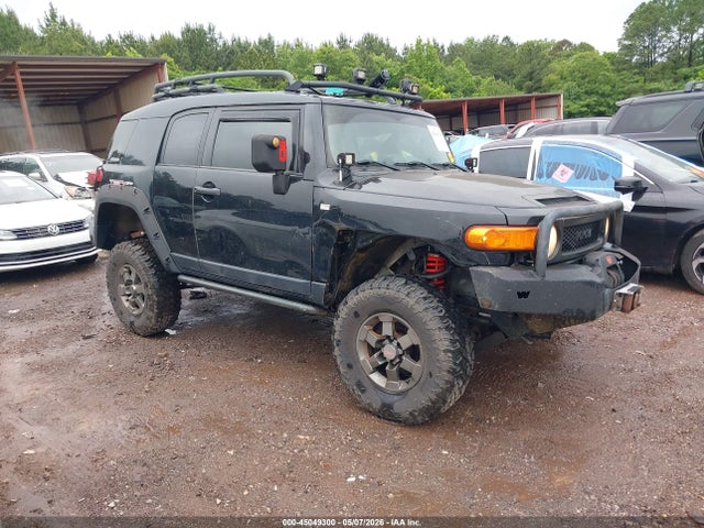 Salvage Toyota FJ Cruiser Image