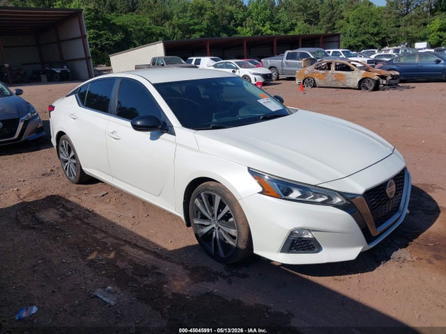 Salvage Nissan Altima Image