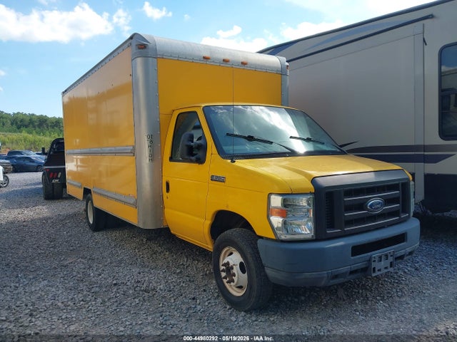 Salvage Ford E-350 Image