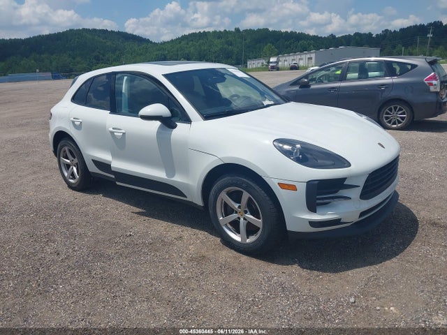 Salvage Porsche Macan Image