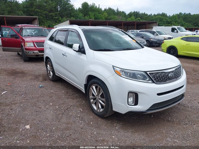 Salvage Kia Sorento Image