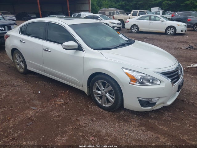 Salvage Nissan Altima Image