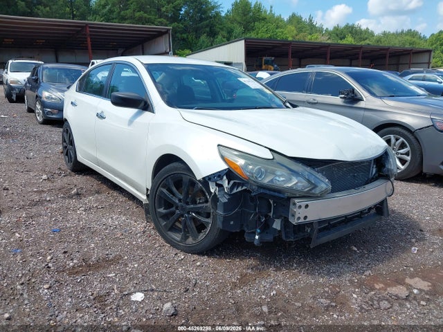 Salvage Nissan Altima Image
