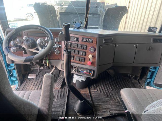 Western Star Auto Car Conventional 4900e