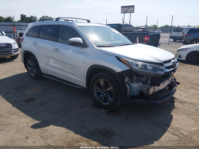 Salvage Toyota Highlander Image
