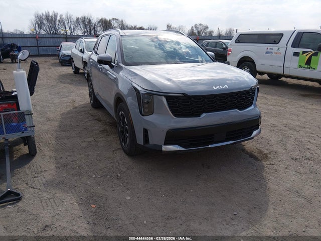 Salvage Kia Sorento Image