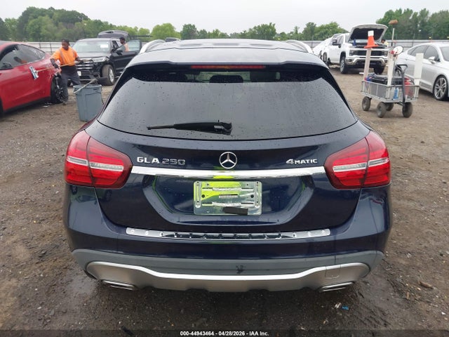 Mercedes-Benz GLA 4matic