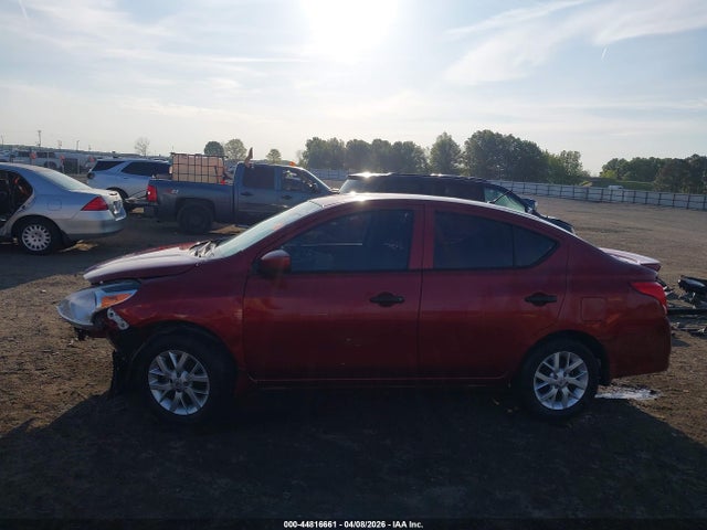 Nissan Versa 1.6 S+