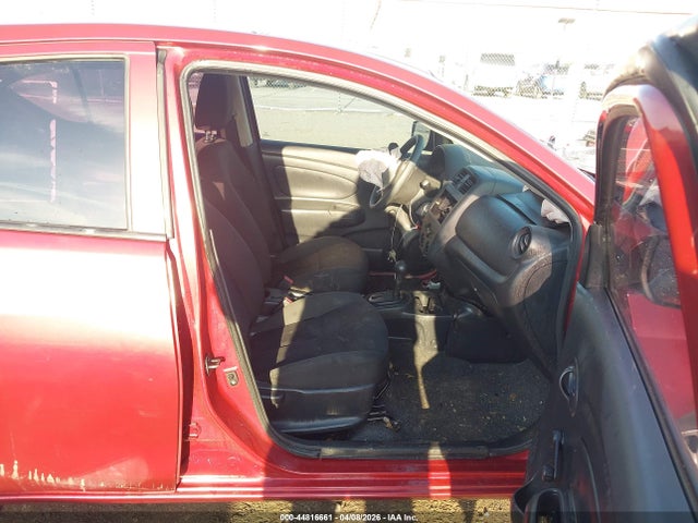 Nissan Versa 1.6 S+