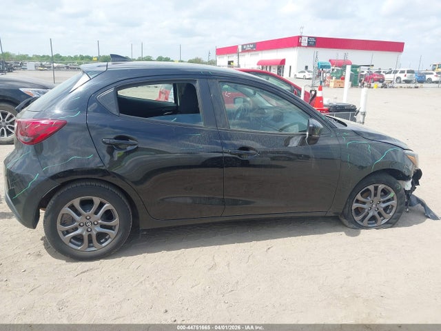 Toyota Yaris Le