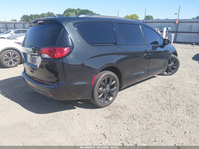 Chrysler Pacifica Limited