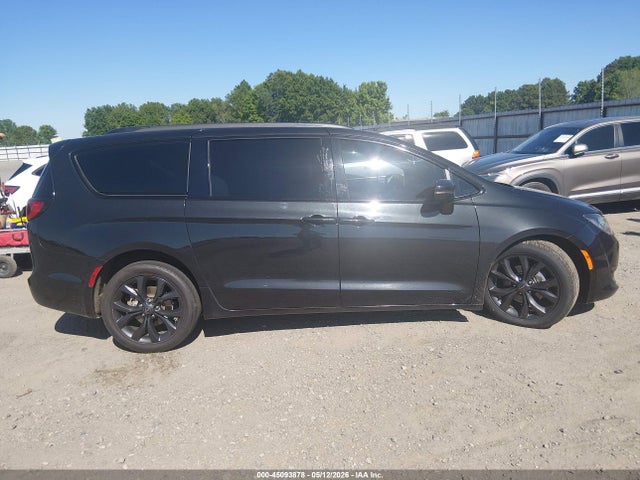 Chrysler Pacifica Limited