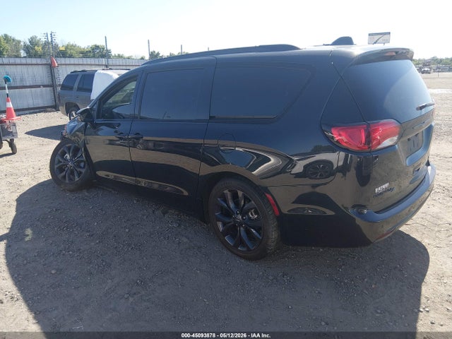 Chrysler Pacifica Limited
