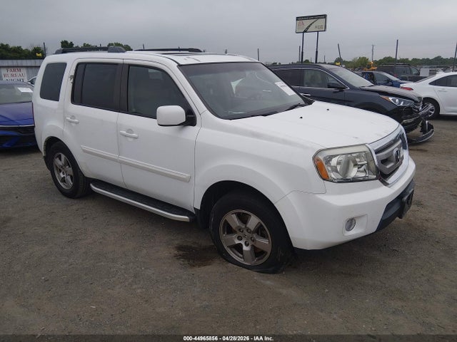 Salvage Honda Pilot Image