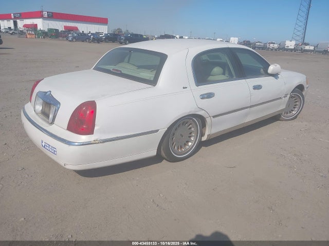 Lincoln Towncar Cartier