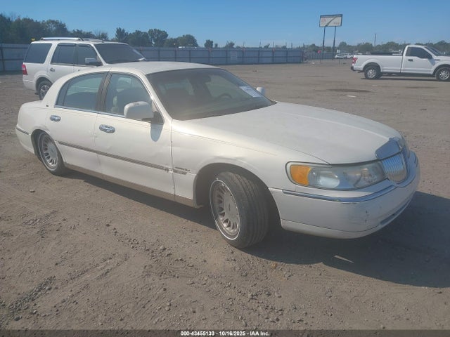 Salvage Lincoln Towncar Image